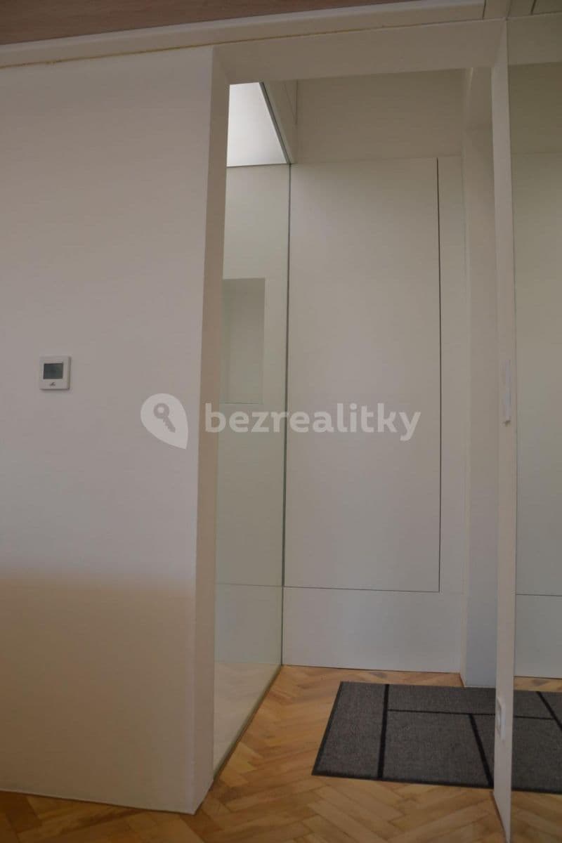 Pronájem bytu 1+kk 18 m², U Obecního dvora, Praha, Praha Pronájem bytu 1+kk 18 m², U Obecního dvora, Praha, Praha