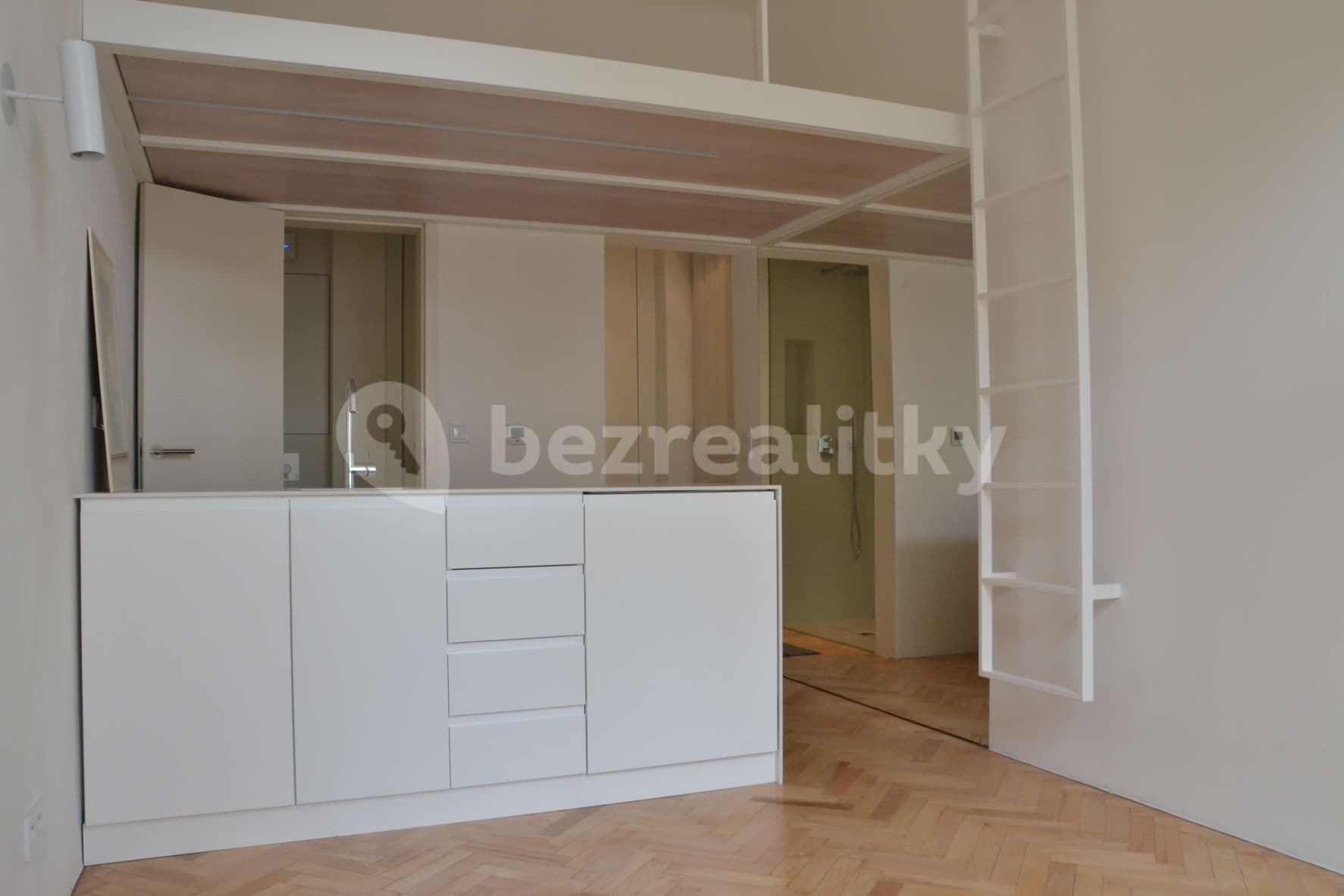 Pronájem bytu 1+kk 18 m², U Obecního dvora, Praha, Praha Pronájem bytu 1+kk 18 m², U Obecního dvora, Praha, Praha