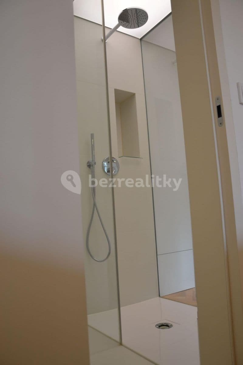 Pronájem bytu 1+kk 18 m², U Obecního dvora, Praha, Praha Pronájem bytu 1+kk 18 m², U Obecního dvora, Praha, Praha