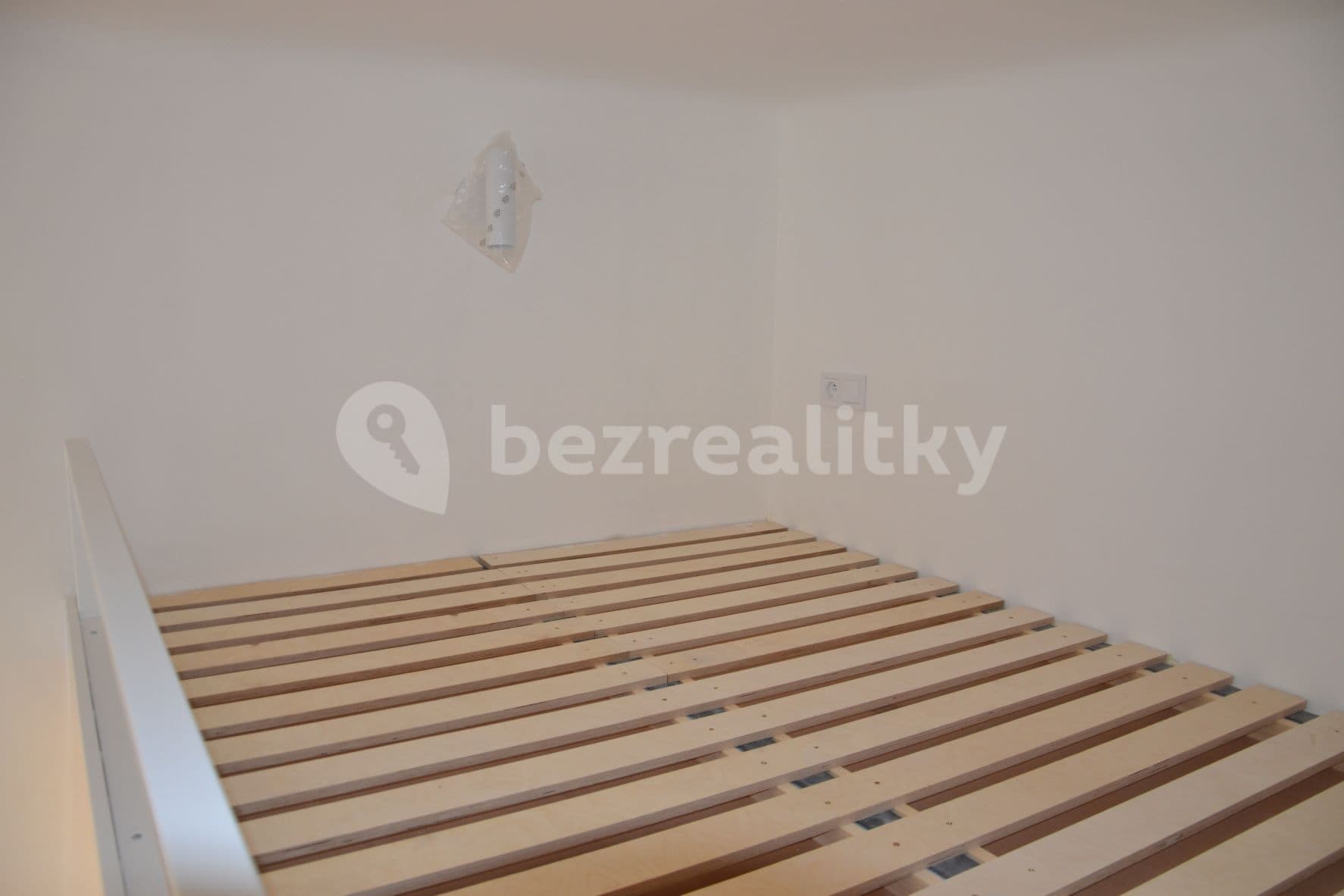 Pronájem bytu 1+kk 18 m², U Obecního dvora, Praha, Praha Pronájem bytu 1+kk 18 m², U Obecního dvora, Praha, Praha