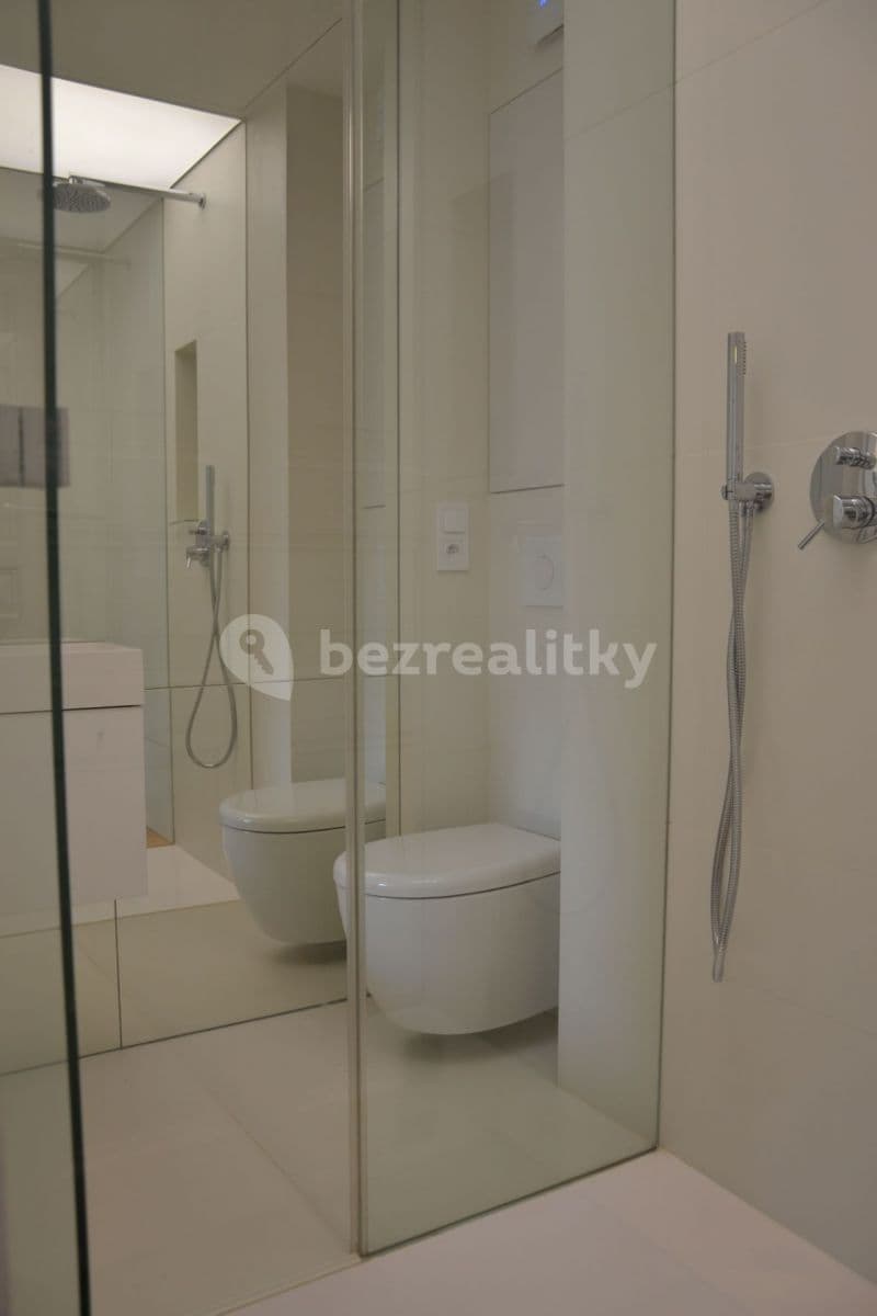 Pronájem bytu 1+kk 18 m², U Obecního dvora, Praha, Praha Pronájem bytu 1+kk 18 m², U Obecního dvora, Praha, Praha