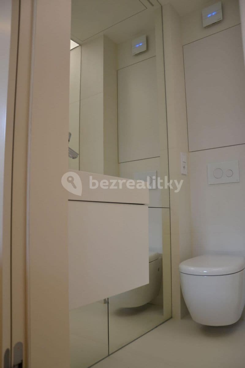 Pronájem bytu 1+kk 18 m², U Obecního dvora, Praha, Praha Pronájem bytu 1+kk 18 m², U Obecního dvora, Praha, Praha