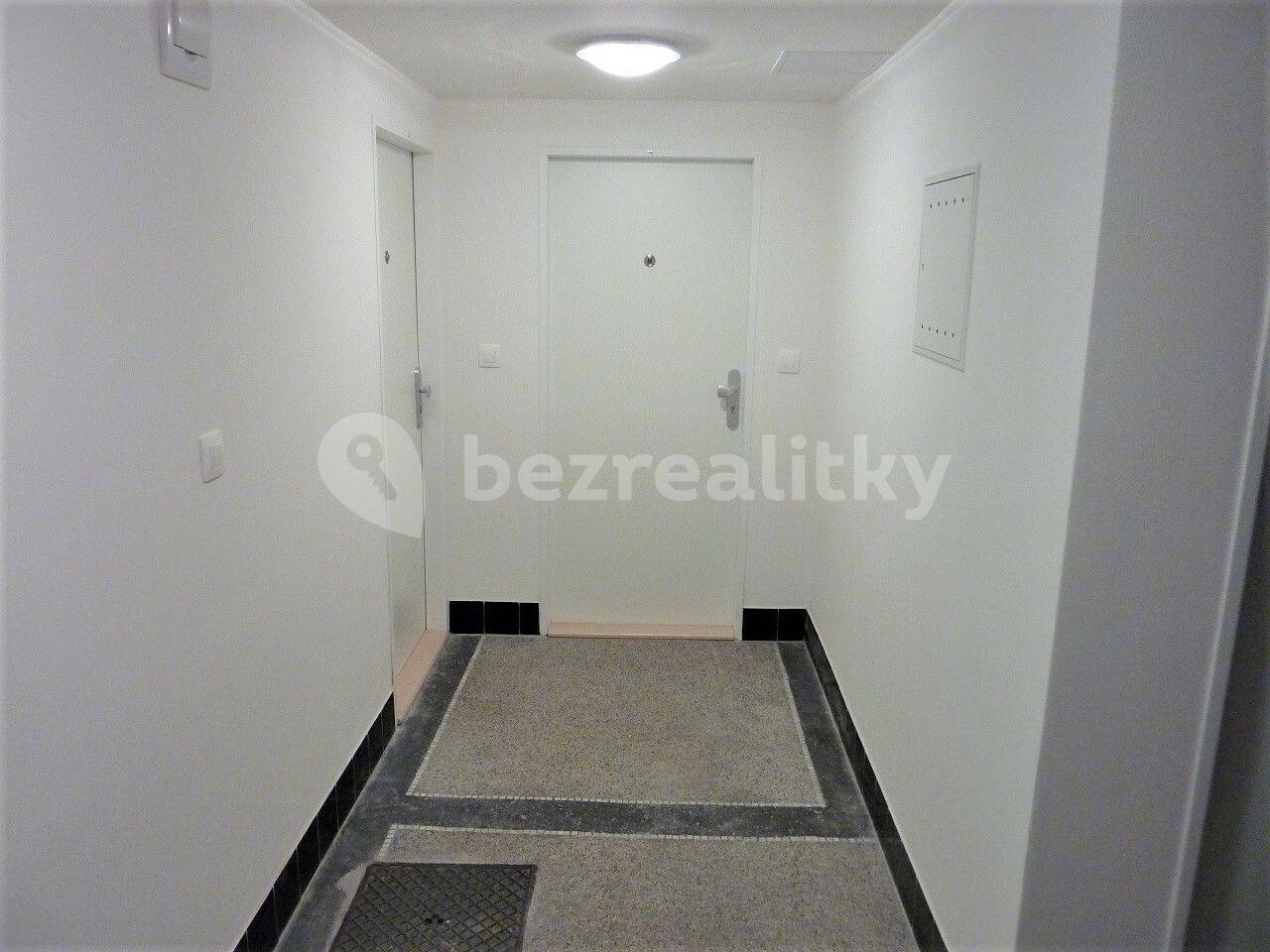 Pronájem bytu 2+kk 27 m², Nad Koupalištěm, Praha, Praha