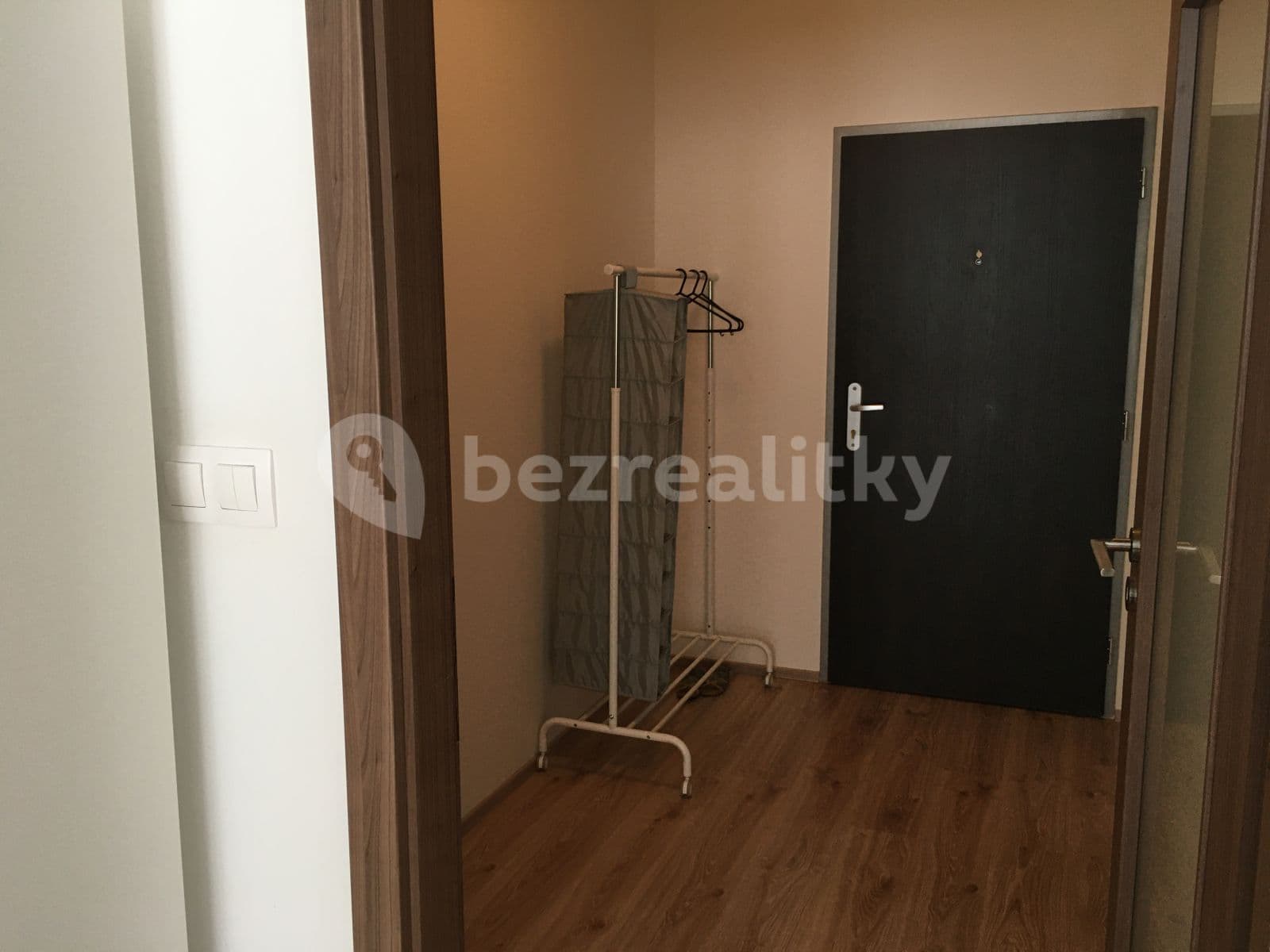 Pronájem bytu 1+kk 33 m², Pod Jarovem, Praha, Praha Pronájem bytu 1+kk 33 m², Pod Jarovem, Praha, Praha