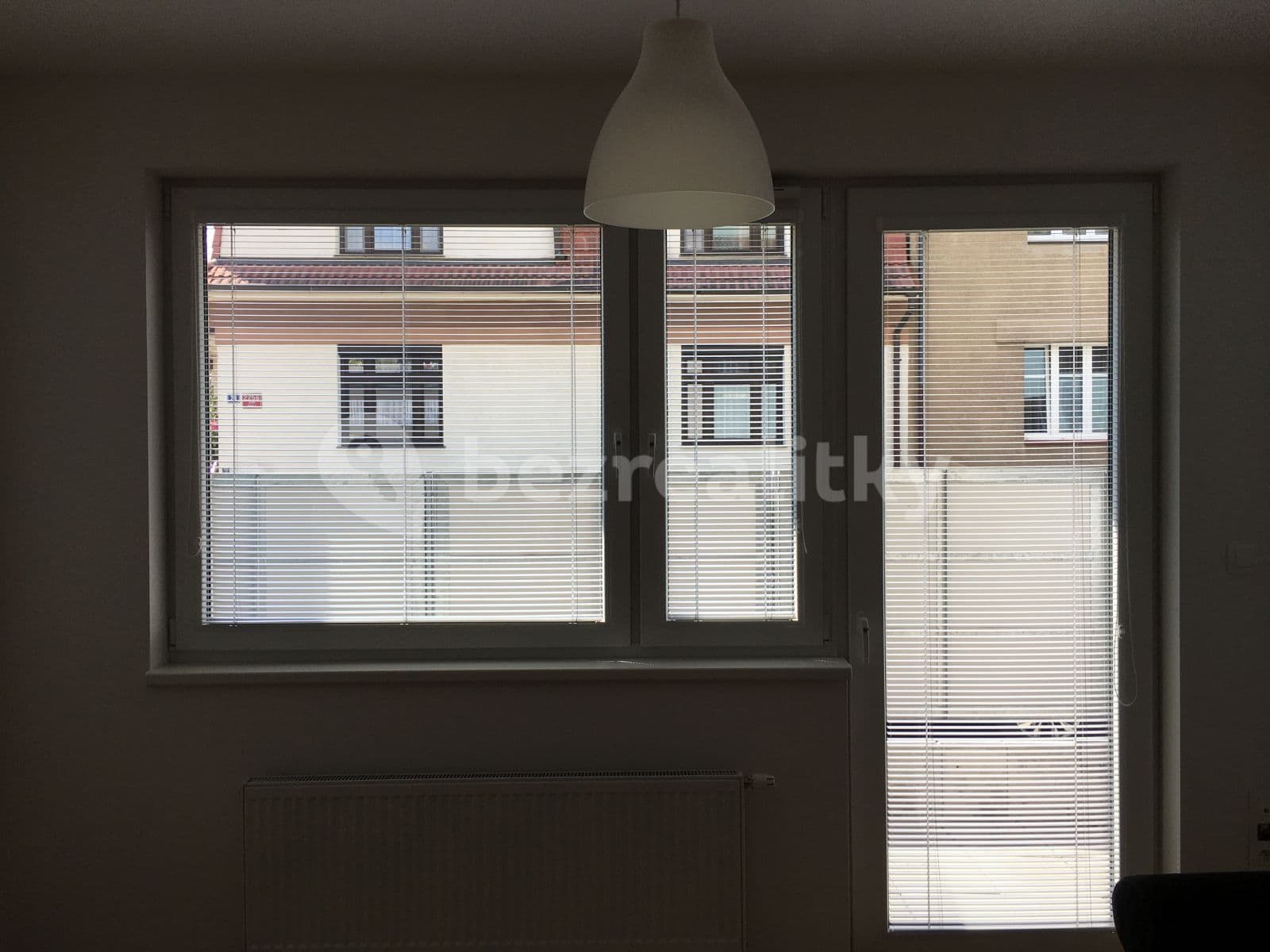 Pronájem bytu 1+kk 33 m², Pod Jarovem, Praha, Praha Pronájem bytu 1+kk 33 m², Pod Jarovem, Praha, Praha