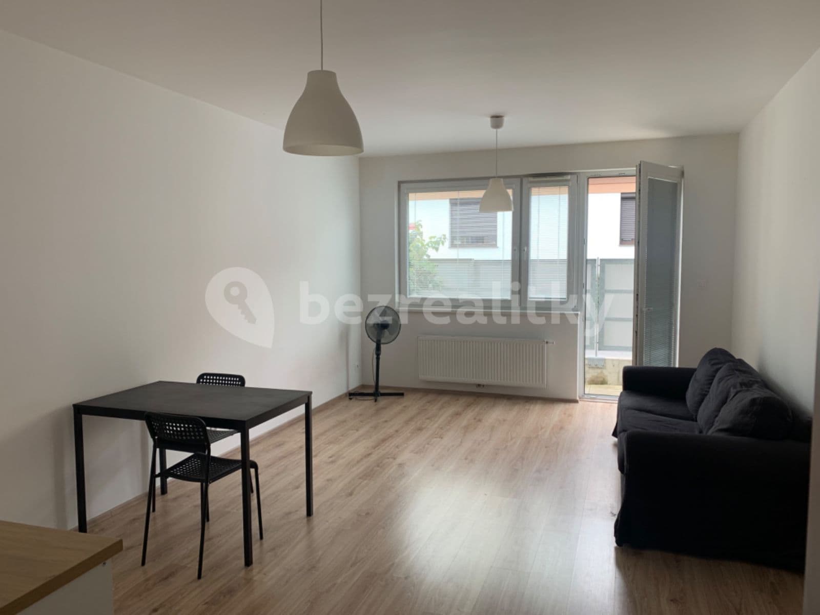 Pronájem bytu 1+kk 33 m², Pod Jarovem, Praha, Praha Pronájem bytu 1+kk 33 m², Pod Jarovem, Praha, Praha