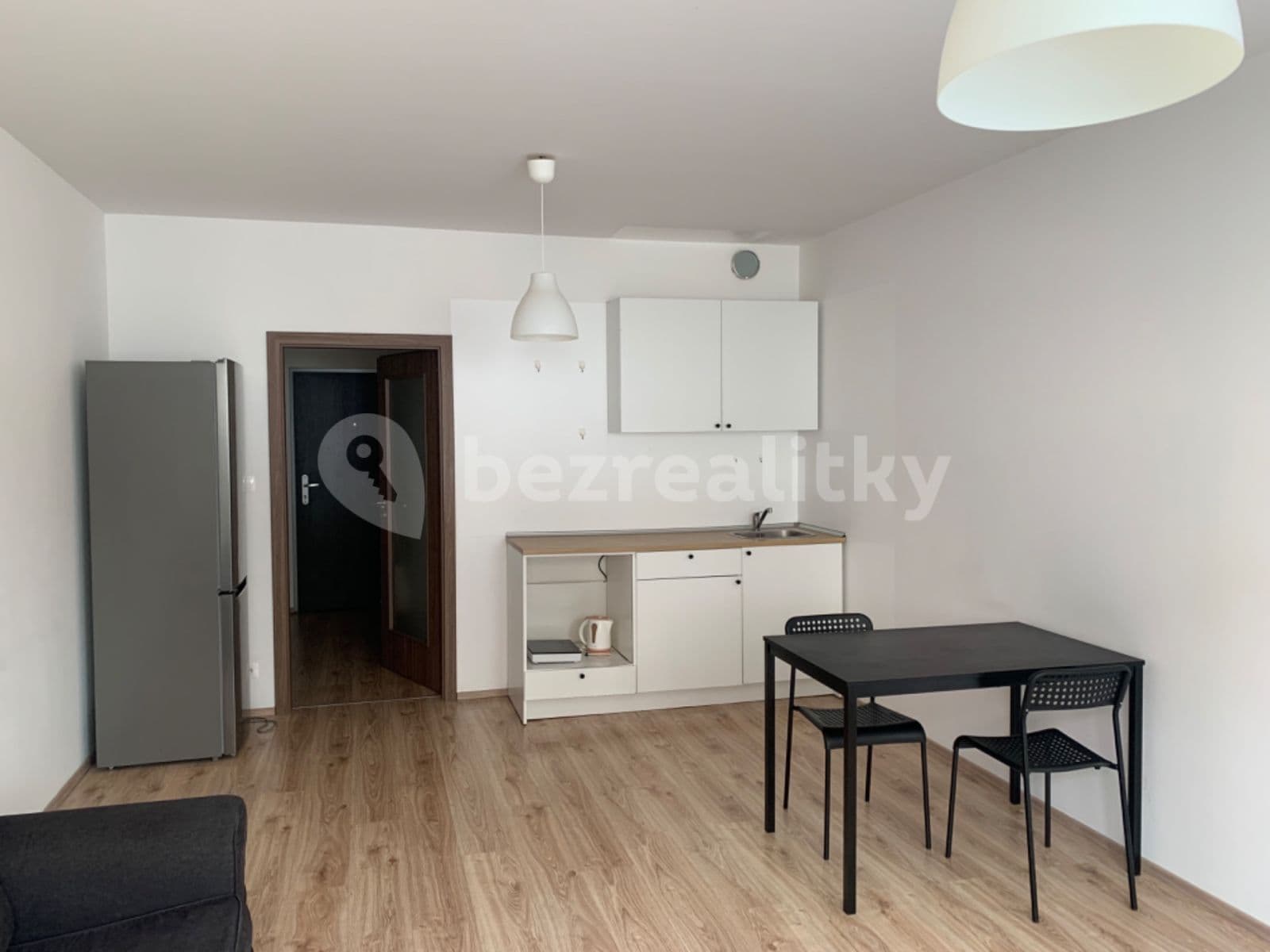 Pronájem bytu 1+kk 33 m², Pod Jarovem, Praha, Praha Pronájem bytu 1+kk 33 m², Pod Jarovem, Praha, Praha