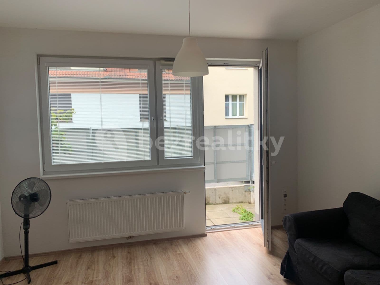 Pronájem bytu 1+kk 33 m², Pod Jarovem, Praha, Praha Pronájem bytu 1+kk 33 m², Pod Jarovem, Praha, Praha