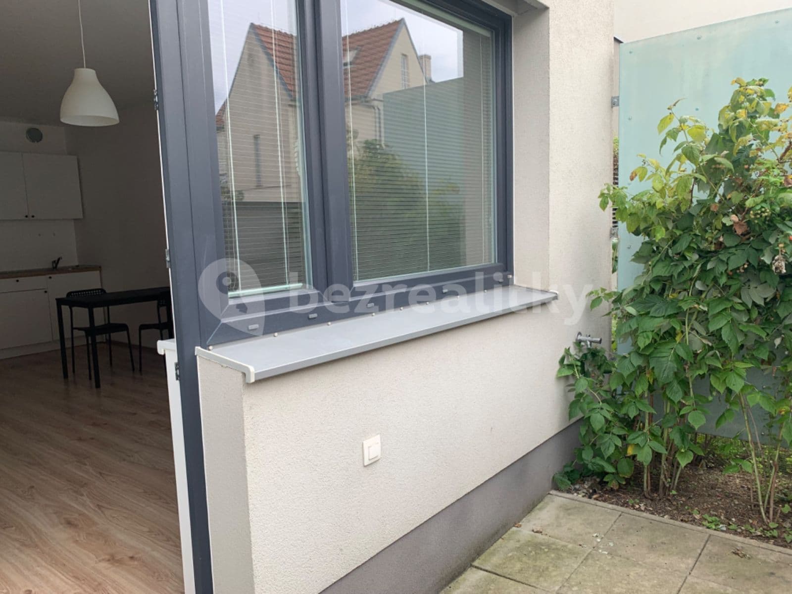 Pronájem bytu 1+kk 33 m², Pod Jarovem, Praha, Praha Pronájem bytu 1+kk 33 m², Pod Jarovem, Praha, Praha
