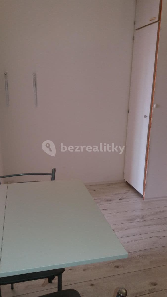 Pronájem bytu 1+kk 33 m², náměstí Přátelství, Tábor, Jihočeský kraj Pronájem bytu 1+kk 33 m², náměstí Přátelství, Tábor, Jihočeský kraj