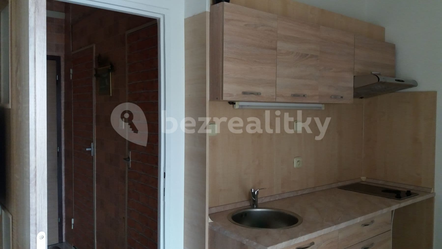 Pronájem bytu 1+kk 33 m², náměstí Přátelství, Tábor, Jihočeský kraj Pronájem bytu 1+kk 33 m², náměstí Přátelství, Tábor, Jihočeský kraj