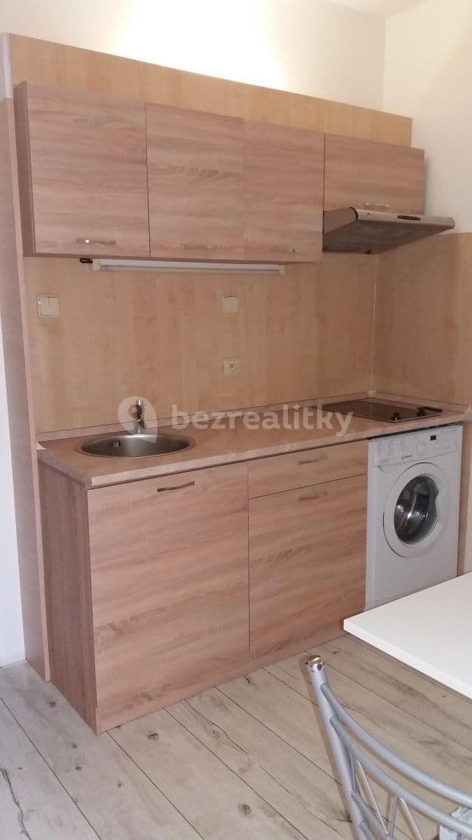 Pronájem bytu 1+kk 33 m², náměstí Přátelství, Tábor, Jihočeský kraj Pronájem bytu 1+kk 33 m², náměstí Přátelství, Tábor, Jihočeský kraj