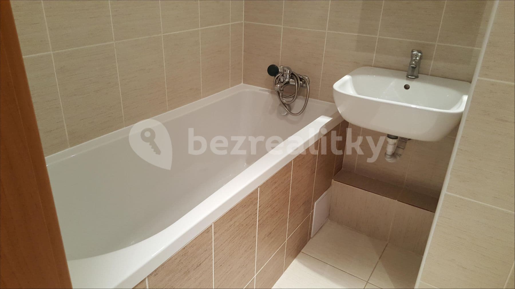 Pronájem bytu 2+kk 45 m², Pod Strání, Praha, Praha Pronájem bytu 2+kk 45 m², Pod Strání, Praha, Praha