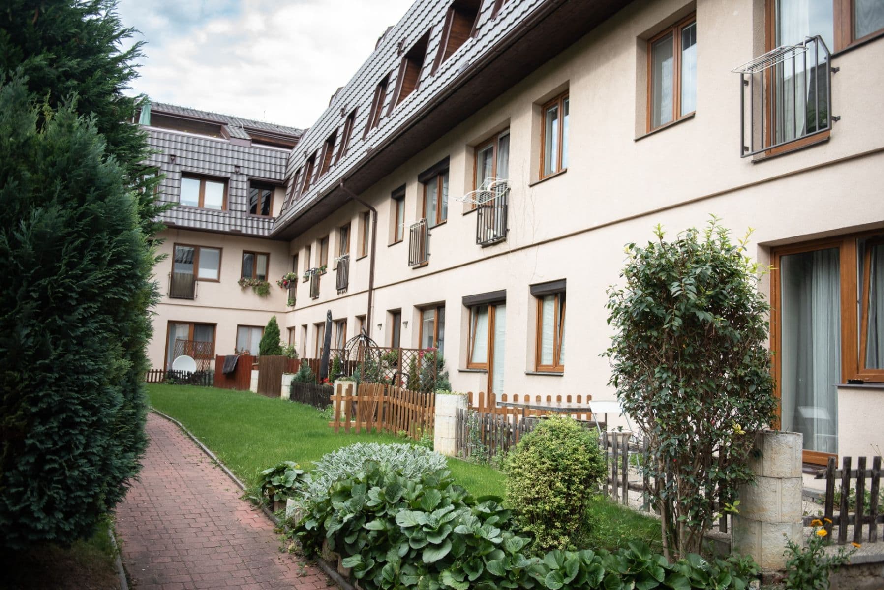 Pronájem bytu 3+kk 97 m², Velvarská, Horoměřice, Středočeský kraj Pronájem bytu 3+kk 97 m², Velvarská, Horoměřice, Středočeský kraj