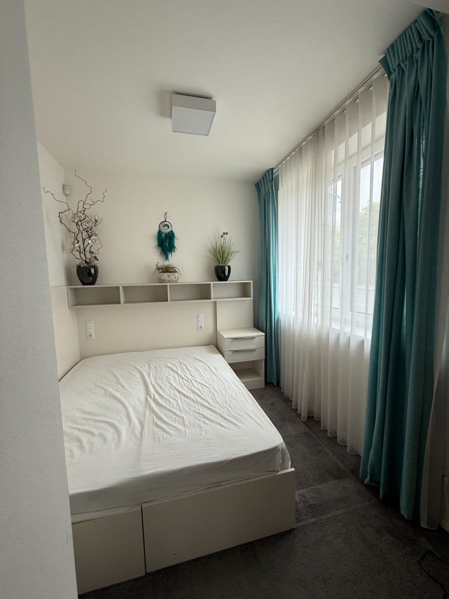Pronájem bytu 1+kk 46 m², Trojská, Praha, Praha Pronájem bytu 1+kk 46 m², Trojská, Praha, Praha