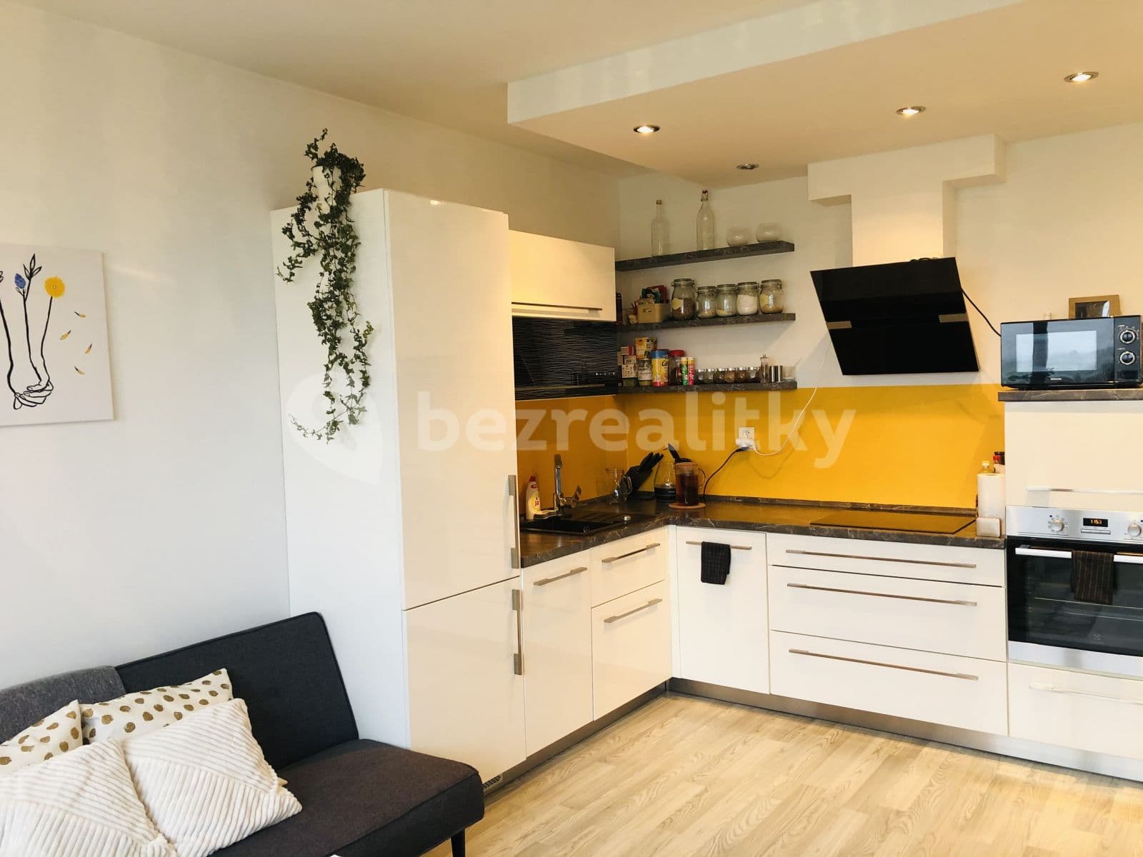 Pronájem bytu 2+kk 47 m², Hrnčířská, Jesenice, Středočeský kraj Pronájem bytu 2+kk 47 m², Hrnčířská, Jesenice, Středočeský kraj