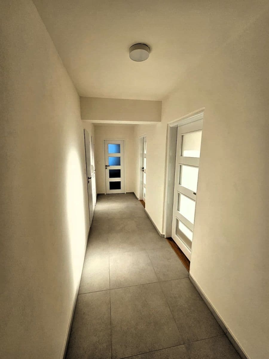 Pronájem bytu 2+1 60 m², Pod dálnicí, Praha, Praha Pronájem bytu 2+1 60 m², Pod dálnicí, Praha, Praha