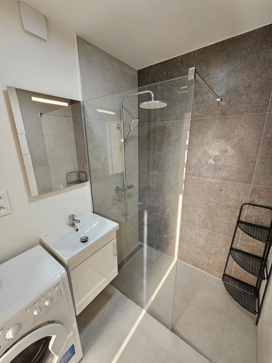 Pronájem bytu 2+1 60 m², Pod dálnicí, Praha, Praha Pronájem bytu 2+1 60 m², Pod dálnicí, Praha, Praha