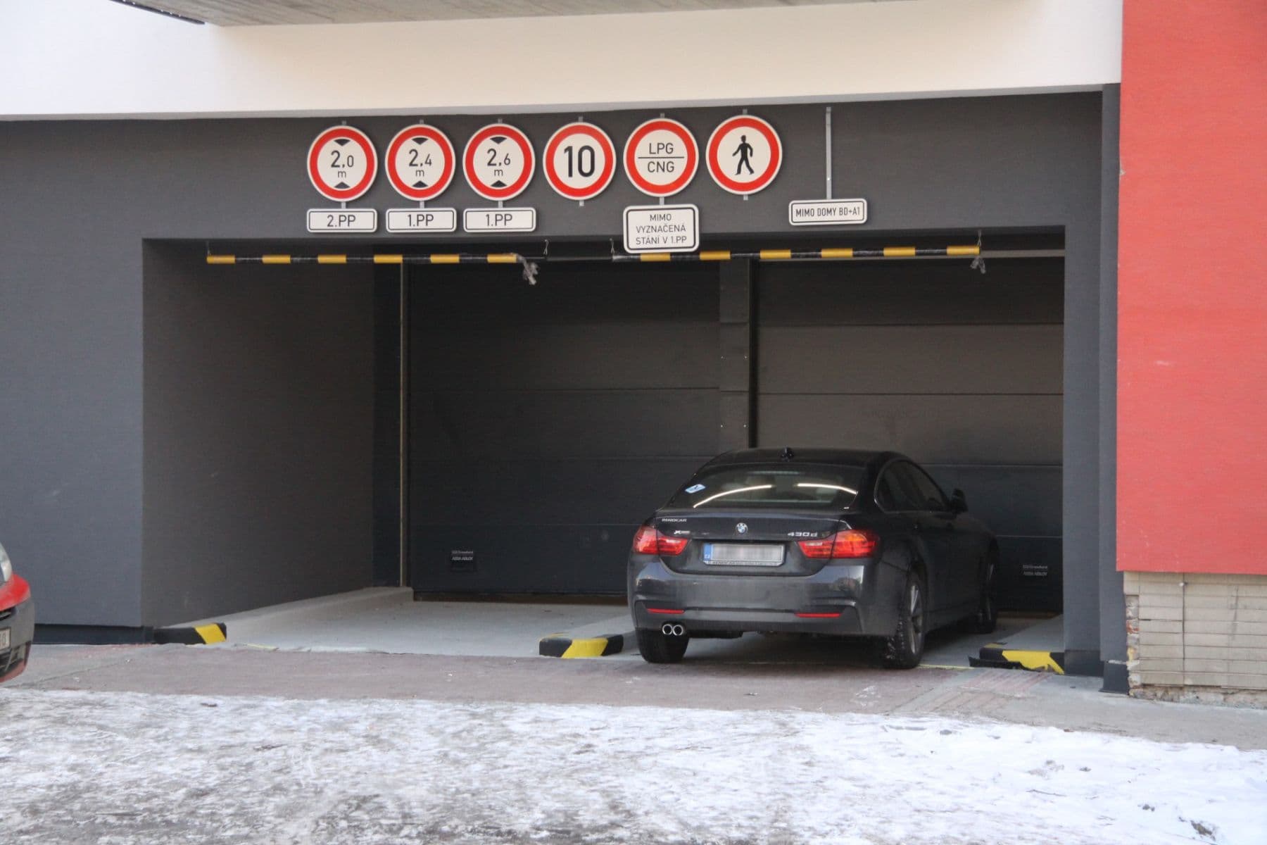 Pronájem garáže 23 m², Poděbradova, Brno, Jihomoravský kraj Pronájem garáže 23 m², Poděbradova, Brno, Jihomoravský kraj