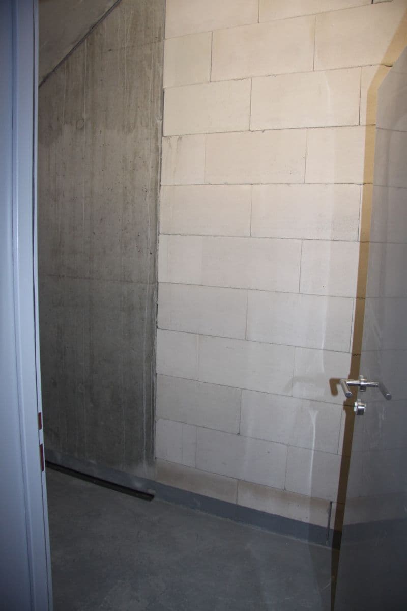 Pronájem garáže 23 m², Poděbradova, Brno, Jihomoravský kraj Pronájem garáže 23 m², Poděbradova, Brno, Jihomoravský kraj