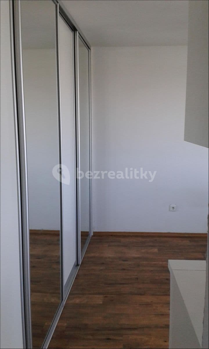 Pronájem bytu 1+1 35 m², Husovo náměstí, Nové Město nad Metují, Královéhradecký kraj Pronájem bytu 1+1 35 m², Husovo náměstí, Nové Město nad Metují, Královéhradecký kraj