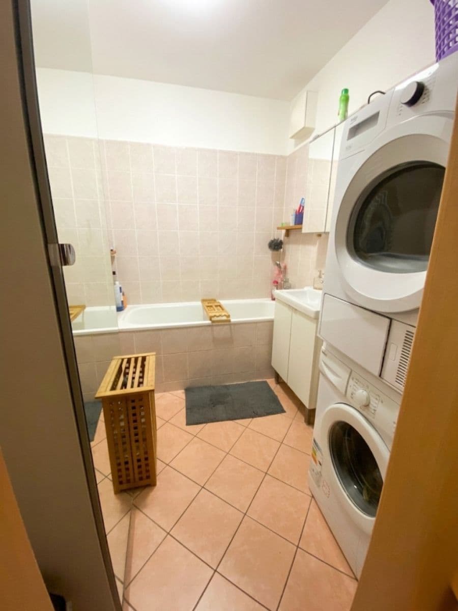Pronájem bytu 2+kk 60 m², Boloňská, Praha, Praha Pronájem bytu 2+kk 60 m², Boloňská, Praha, Praha