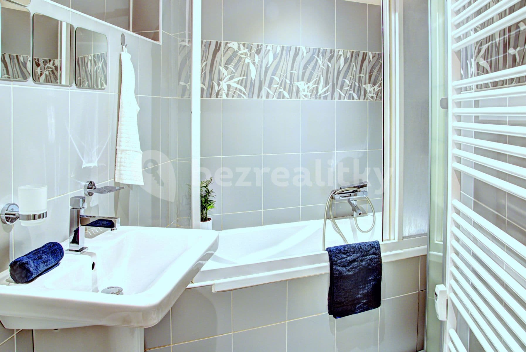 Pronájem bytu 1+kk 30 m², Na Dolinách, Praha, Praha Pronájem bytu 1+kk 30 m², Na Dolinách, Praha, Praha