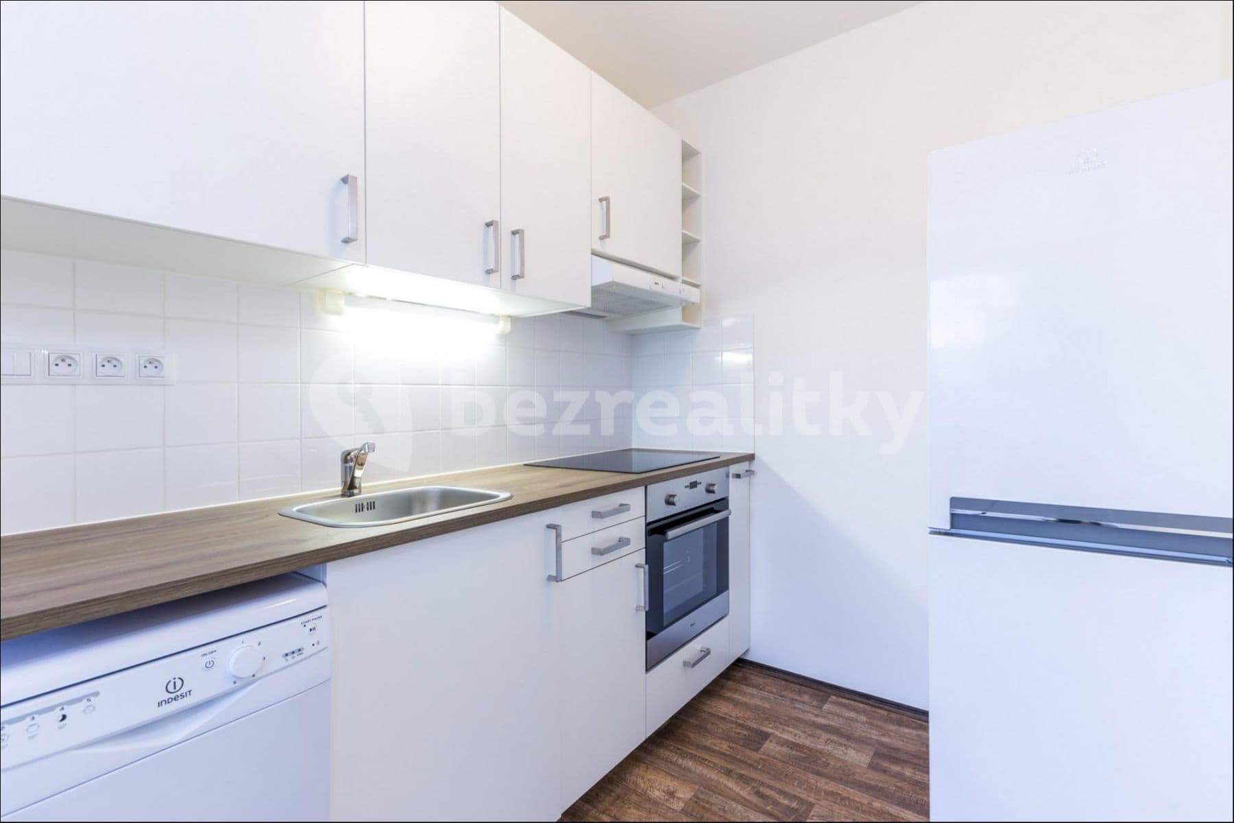 Pronájem bytu 1+kk 33 m², Blattného, Praha, Praha