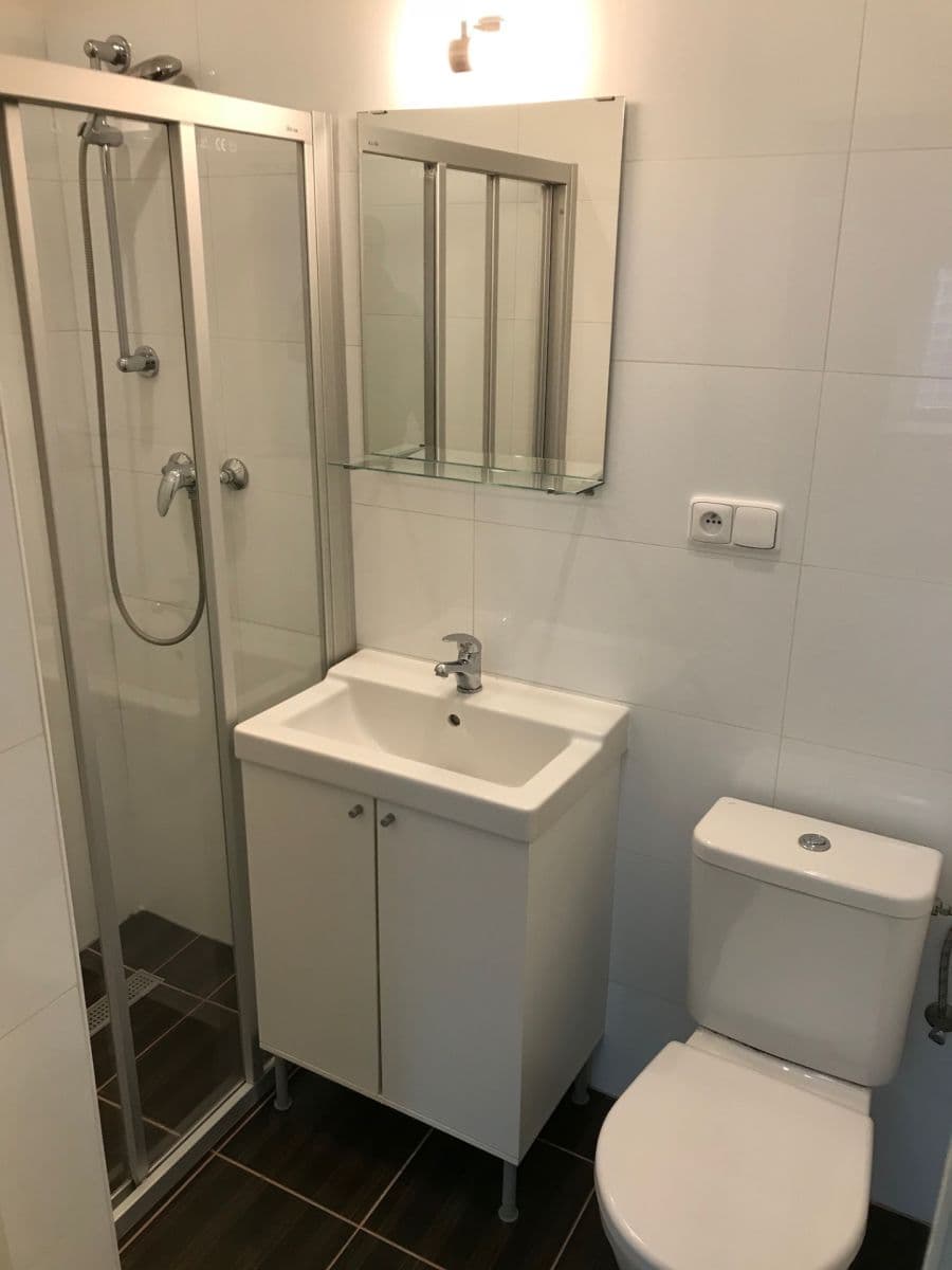 Pronájem bytu 1+kk 18 m², Přístavní, Praha, Praha Pronájem bytu 1+kk 18 m², Přístavní, Praha, Praha