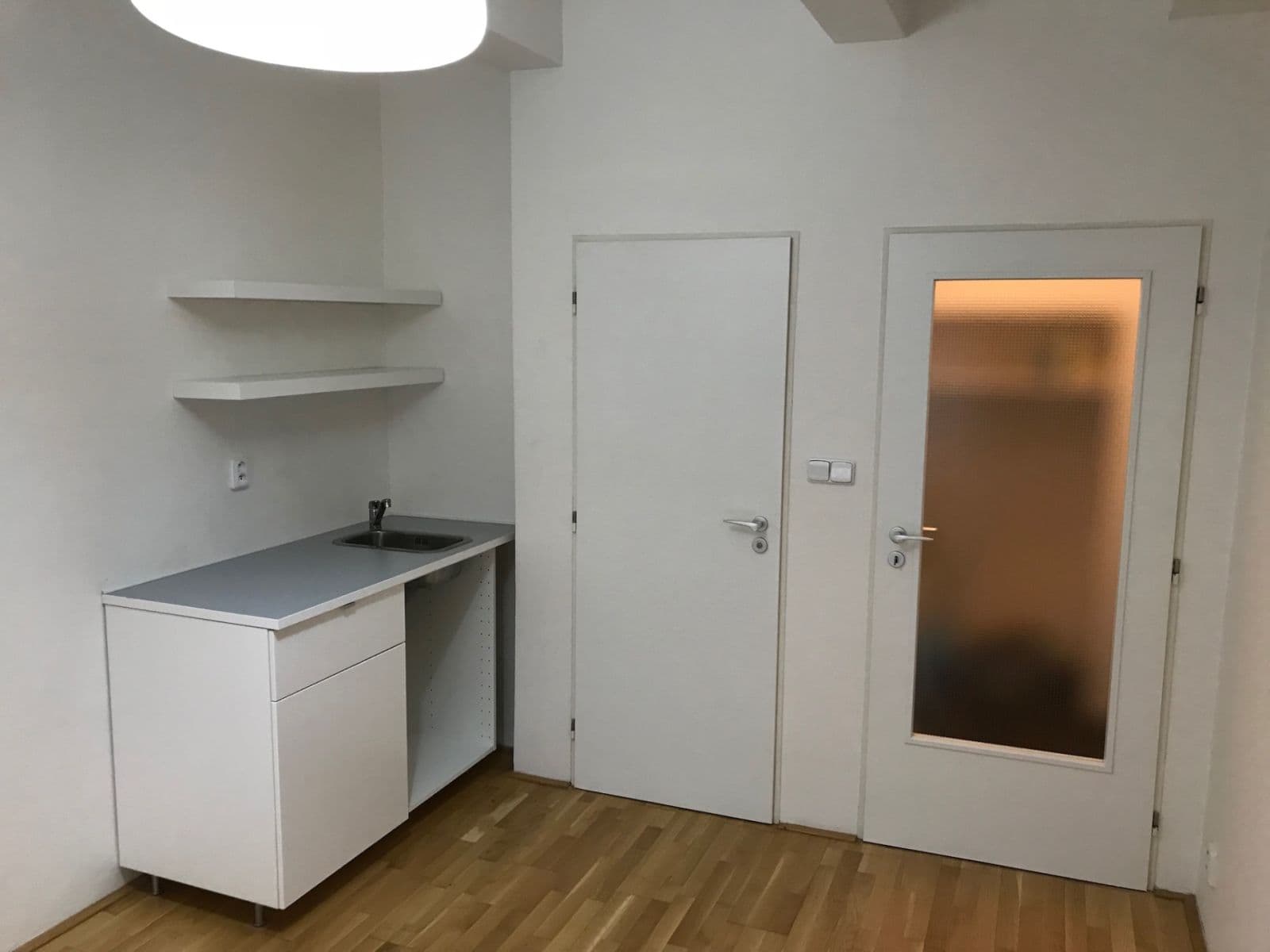 Pronájem bytu 1+kk 18 m², Přístavní, Praha, Praha Pronájem bytu 1+kk 18 m², Přístavní, Praha, Praha
