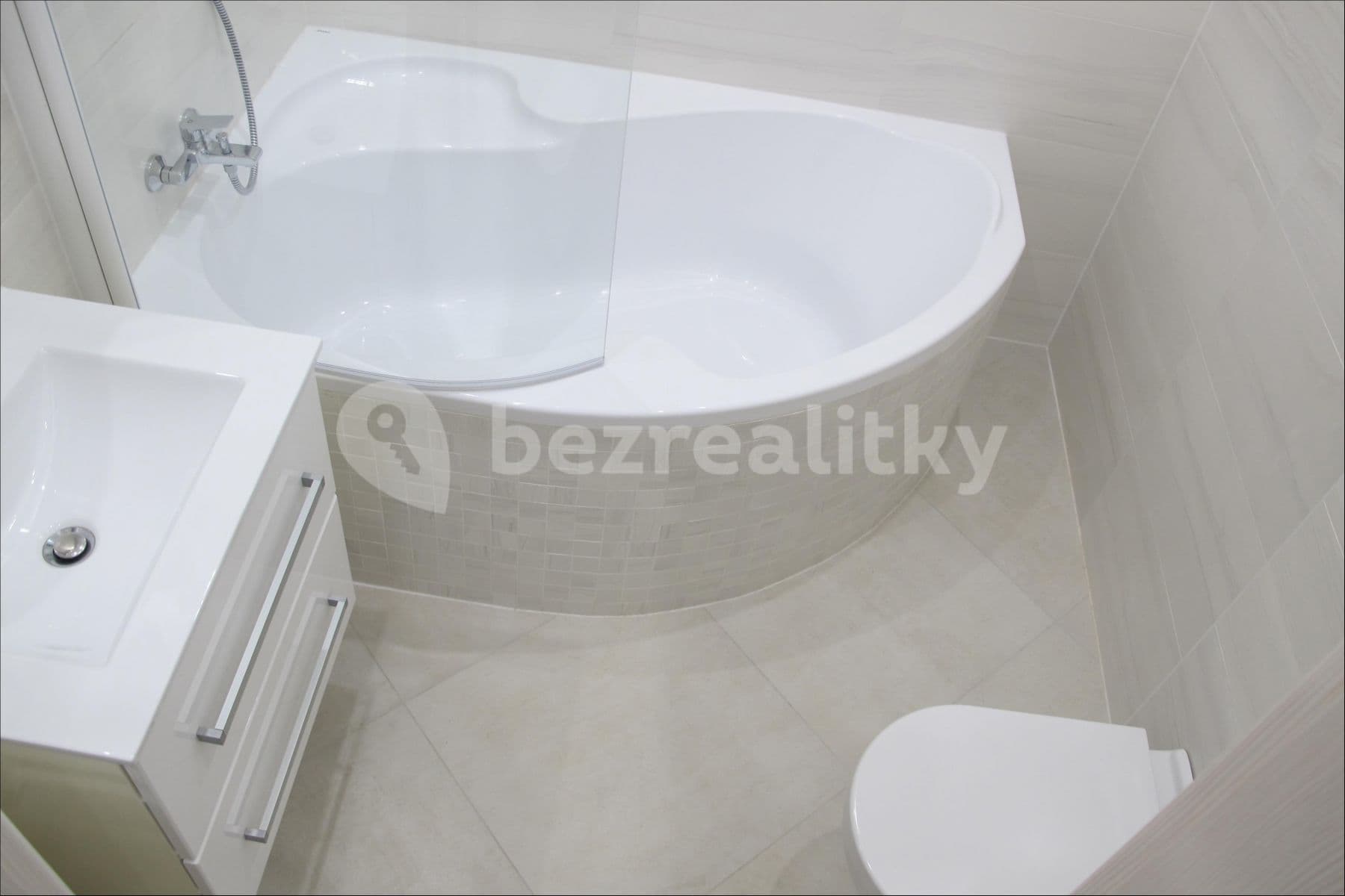 Pronájem bytu 2+kk 50 m², Saratovská, Praha, Praha Pronájem bytu 2+kk 50 m², Saratovská, Praha, Praha