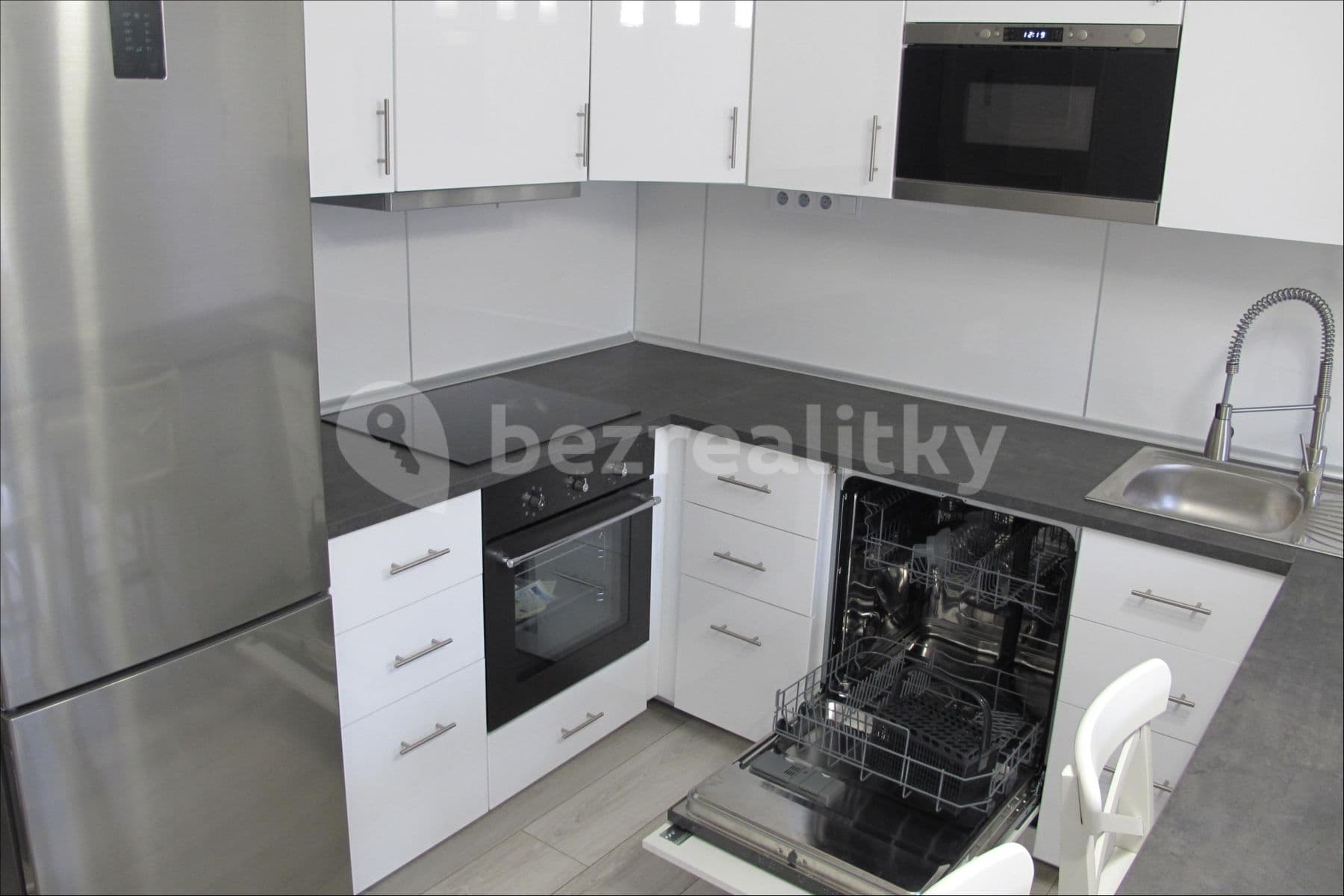 Pronájem bytu 2+kk 50 m², Saratovská, Praha, Praha Pronájem bytu 2+kk 50 m², Saratovská, Praha, Praha