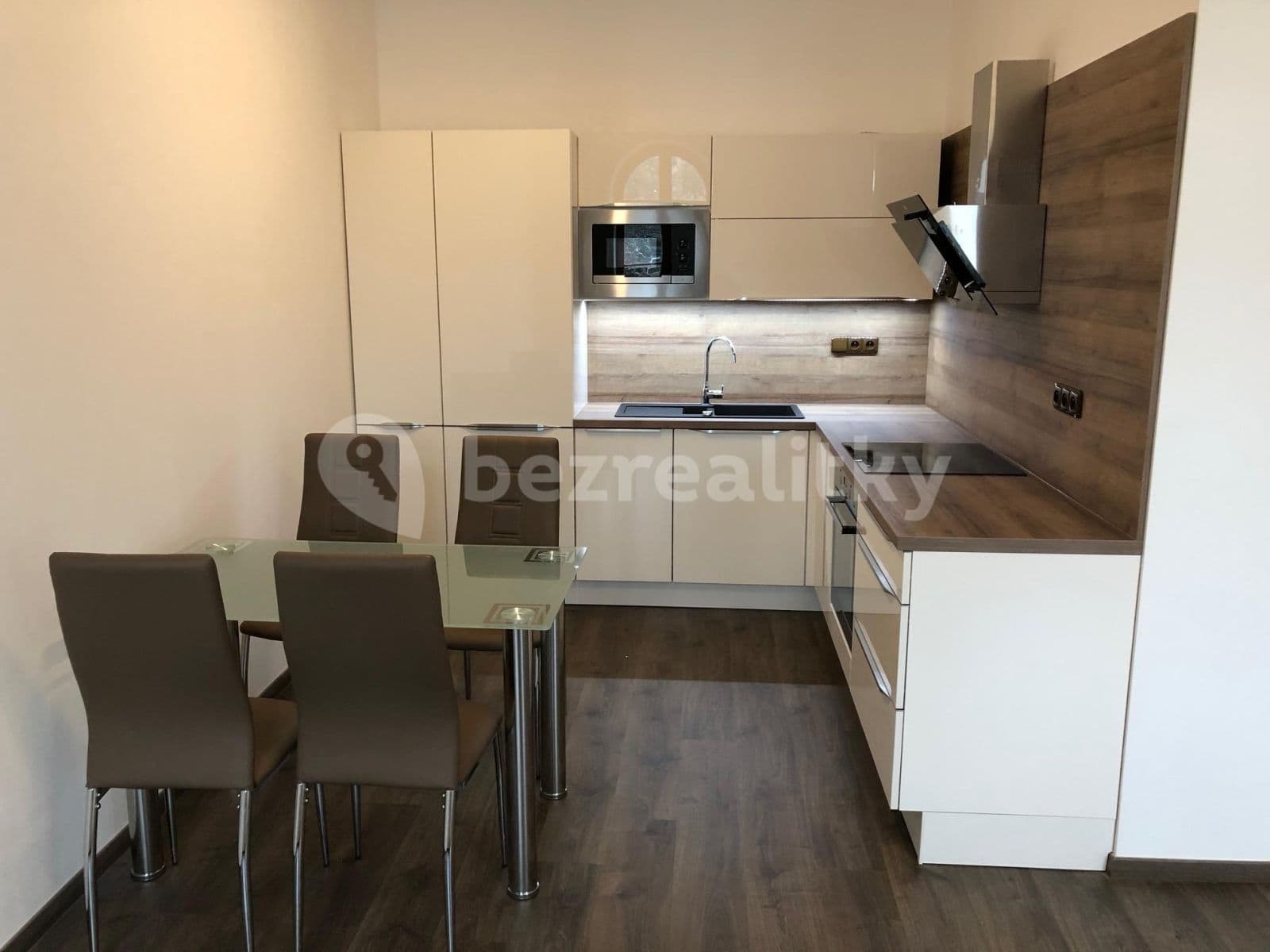 Pronájem bytu 2+kk 53 m², Jičínská, Mladá Boleslav, Středočeský kraj Pronájem bytu 2+kk 53 m², Jičínská, Mladá Boleslav, Středočeský kraj