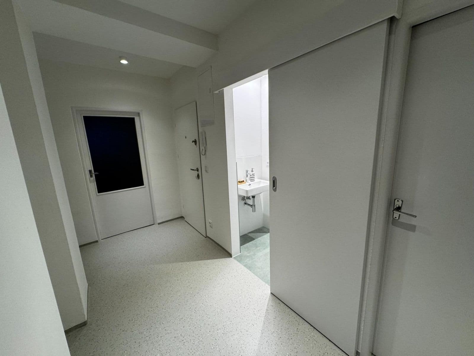 Pronájem bytu 3+1 75 m², Srbská, Brno, Jihomoravský kraj Pronájem bytu 3+1 75 m², Srbská, Brno, Jihomoravský kraj