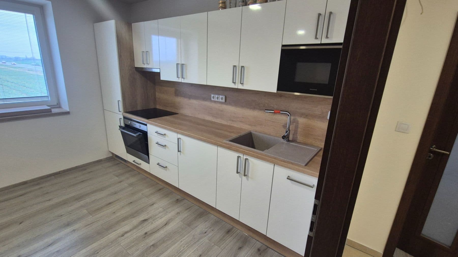 Pronájem bytu 2+kk 50 m², Rostoklaty, Středočeský kraj Pronájem bytu 2+kk 50 m², Rostoklaty, Středočeský kraj