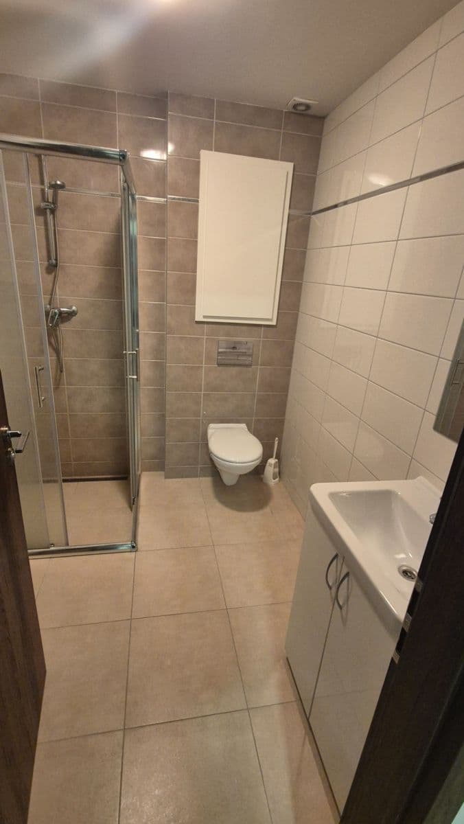 Pronájem bytu 2+kk 50 m², Rostoklaty, Středočeský kraj Pronájem bytu 2+kk 50 m², Rostoklaty, Středočeský kraj