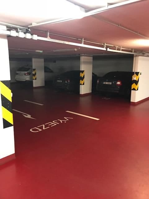 Pronájem garáže 15 m², Pelušková, Praha, Praha Pronájem garáže 15 m², Pelušková, Praha, Praha