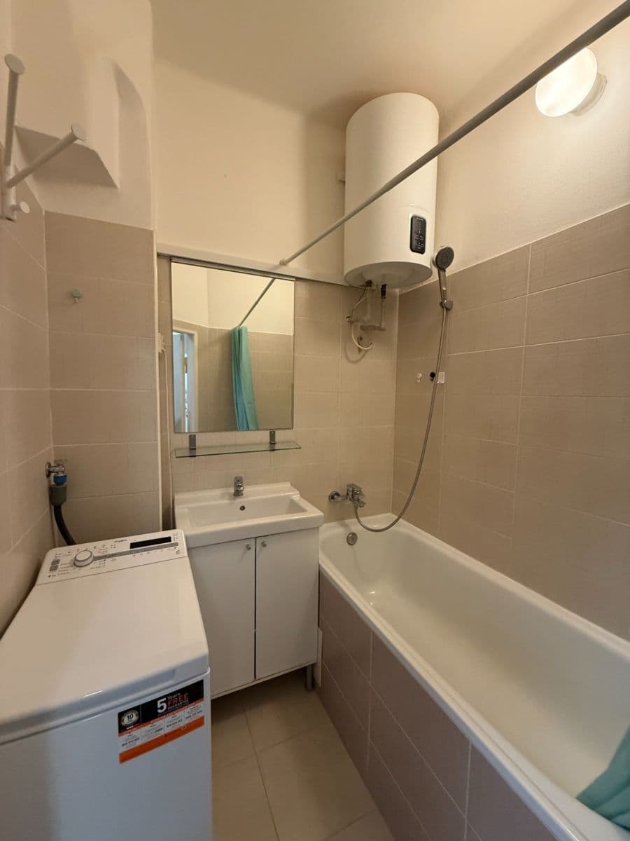 Pronájem bytu 1+kk 35 m², Kafkova, Praha, Praha Pronájem bytu 1+kk 35 m², Kafkova, Praha, Praha