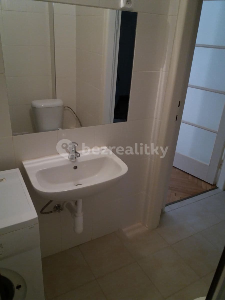 Pronájem bytu 1+kk 28 m², Husinecká, Praha, Praha Pronájem bytu 1+kk 28 m², Husinecká, Praha, Praha