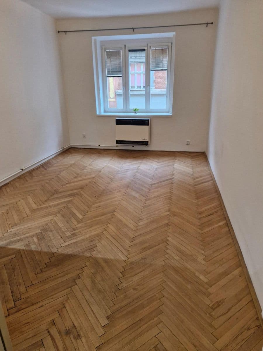 Pronájem bytu 1+kk 28 m², Husinecká, Praha, Praha Pronájem bytu 1+kk 28 m², Husinecká, Praha, Praha
