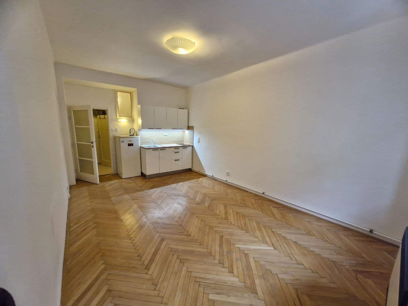 Pronájem bytu 1+kk 28 m², Husinecká, Praha, Praha Pronájem bytu 1+kk 28 m², Husinecká, Praha, Praha