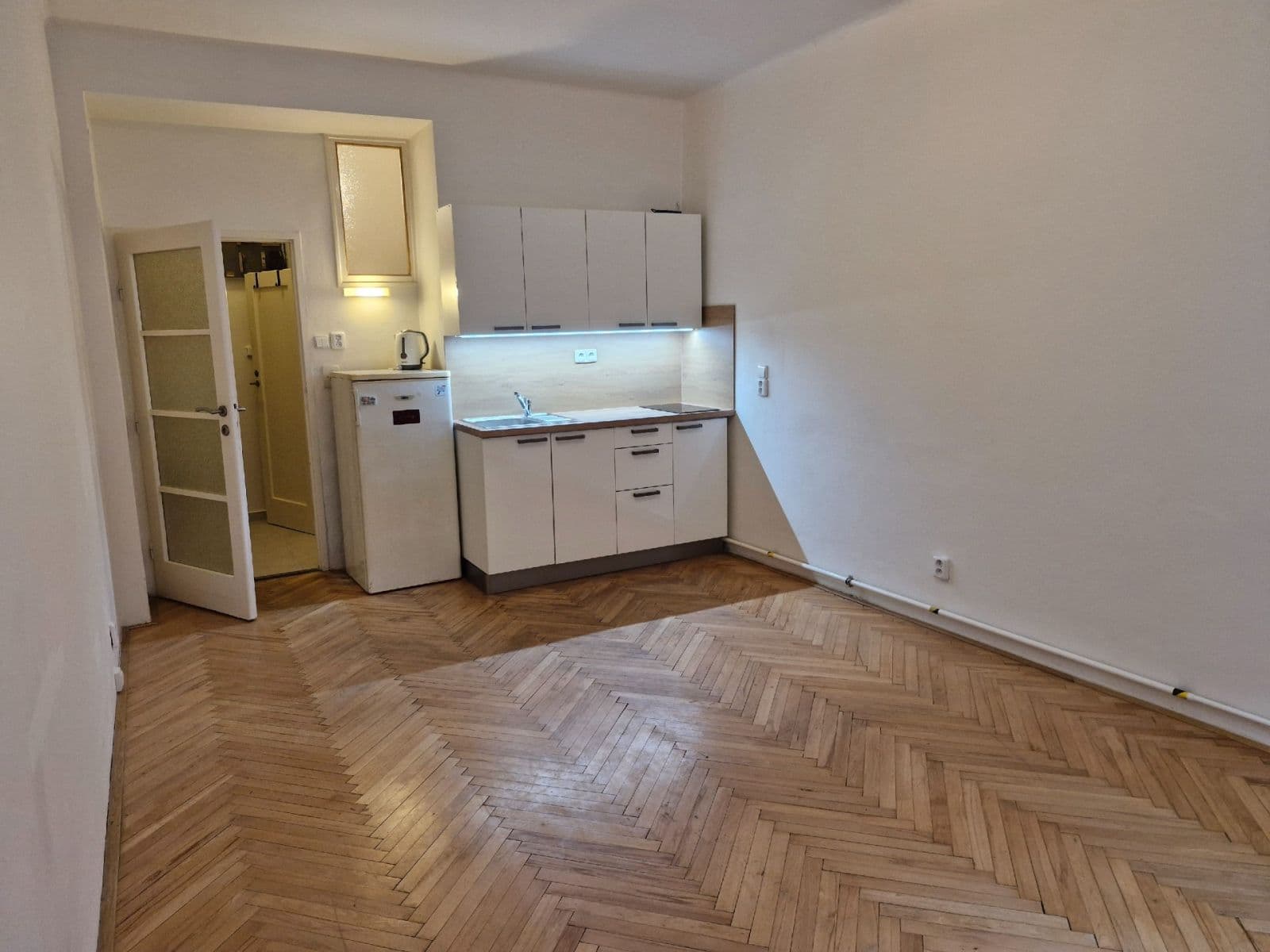 Pronájem bytu 1+kk 28 m², Husinecká, Praha, Praha Pronájem bytu 1+kk 28 m², Husinecká, Praha, Praha
