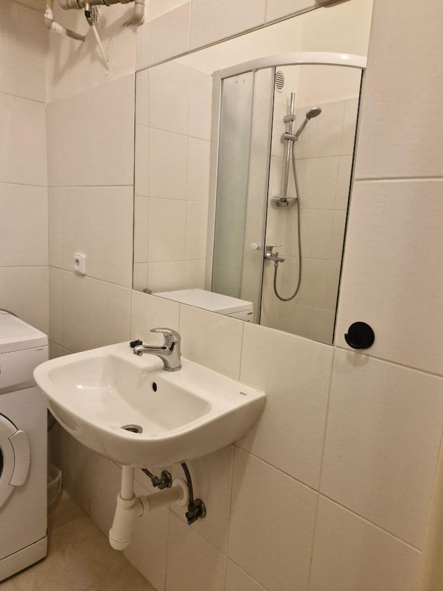Pronájem bytu 1+kk 28 m², Husinecká, Praha, Praha Pronájem bytu 1+kk 28 m², Husinecká, Praha, Praha