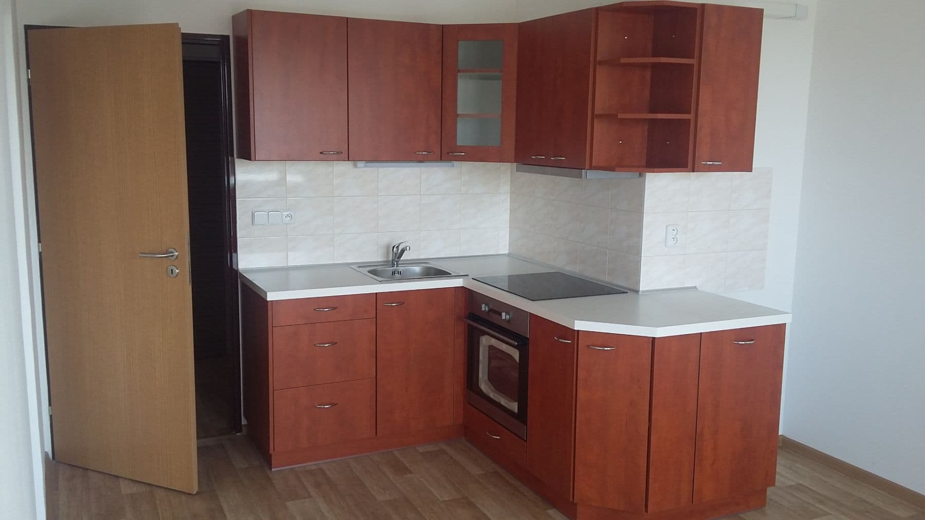 Pronájem bytu 2+kk 45 m², Hradecká, Hradec Králové, Královéhradecký kraj Pronájem bytu 2+kk 45 m², Hradecká, Hradec Králové, Královéhradecký kraj