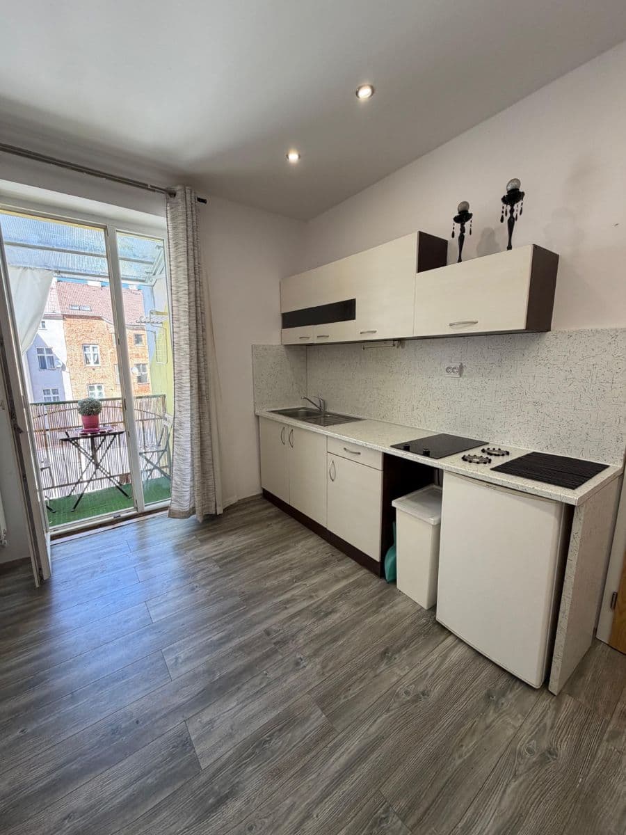 Pronájem bytu 1+kk 35 m², Koterovská, Plzeň, Plzeňský kraj Pronájem bytu 1+kk 35 m², Koterovská, Plzeň, Plzeňský kraj