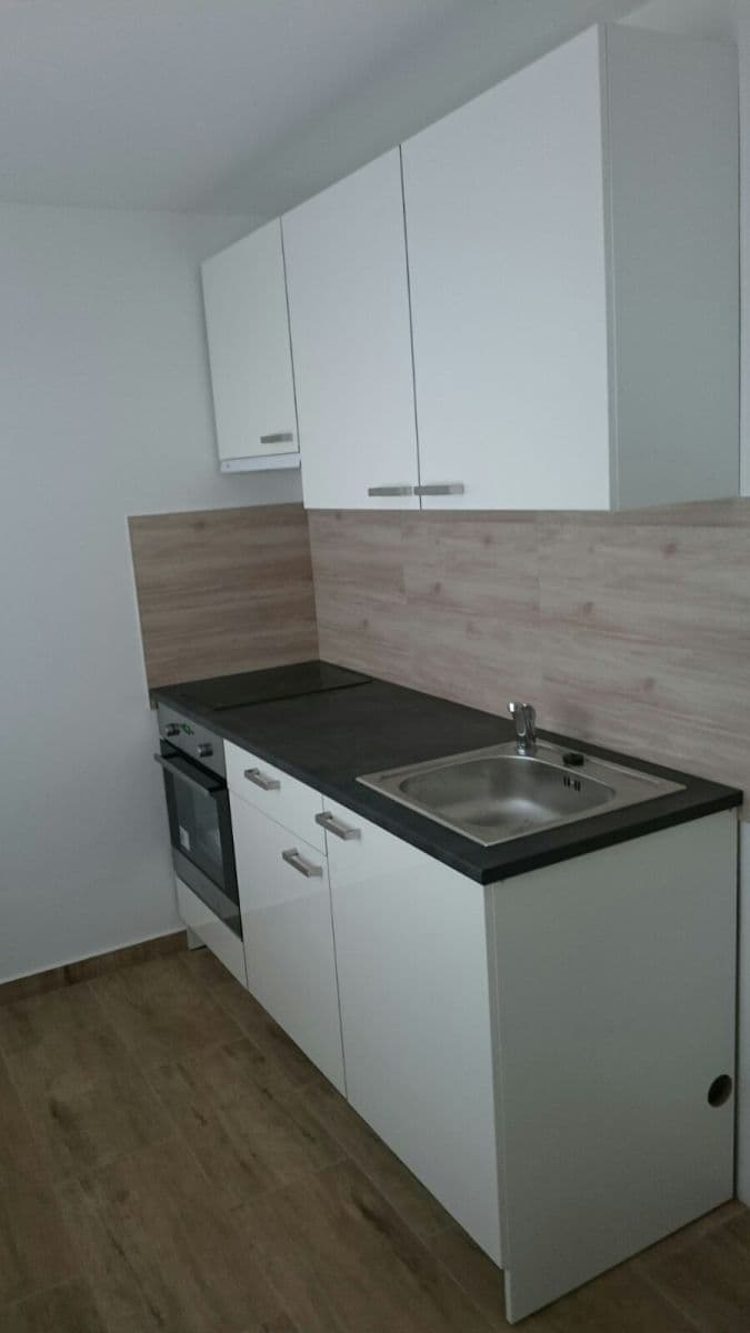 Pronájem bytu 1+1 30 m², Vršovců, Ostrava, Moravskoslezský kraj Pronájem bytu 1+1 30 m², Vršovců, Ostrava, Moravskoslezský kraj