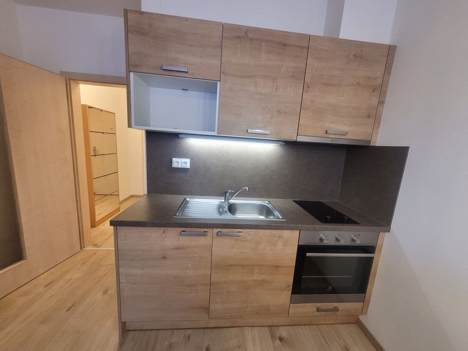 Pronájem bytu 1+kk 27 m², Holýšovská, Praha, Praha Pronájem bytu 1+kk 27 m², Holýšovská, Praha, Praha