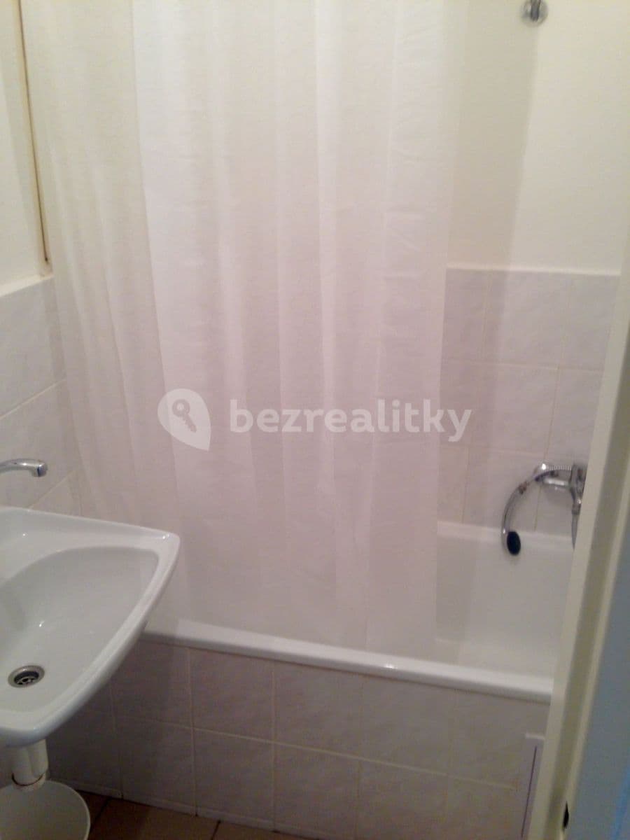 Pronájem bytu 1+kk 30 m², Biskupcova, Praha, Praha Pronájem bytu 1+kk 30 m², Biskupcova, Praha, Praha