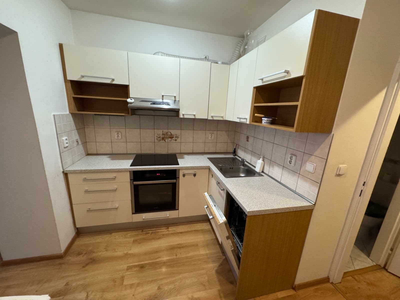 Pronájem bytu 2+1 52 m², Pod pekárnami, Praha, Praha Pronájem bytu 2+1 52 m², Pod pekárnami, Praha, Praha