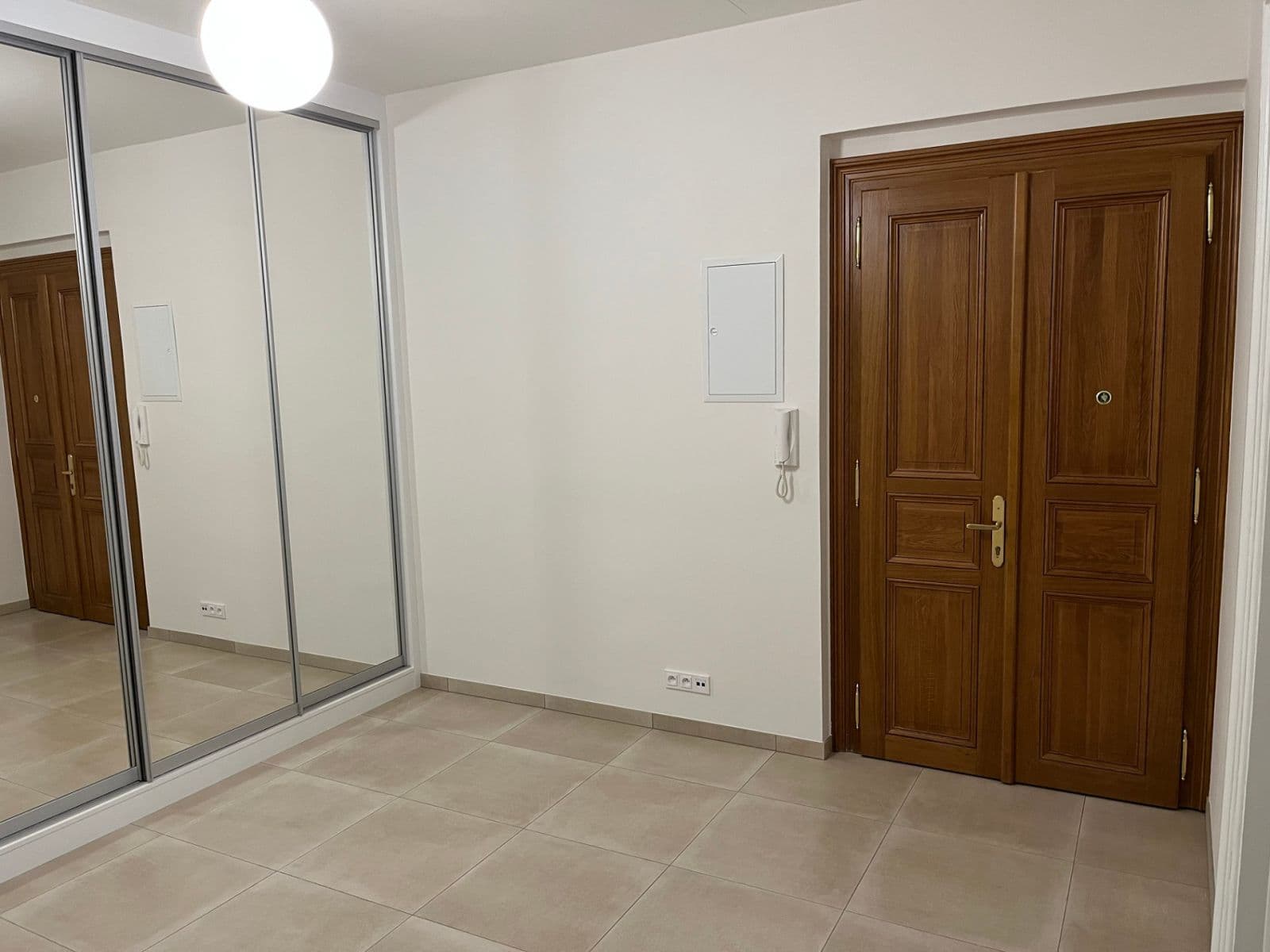 Pronájem bytu 2+1 72 m², Korunní, Praha, Praha Pronájem bytu 2+1 72 m², Korunní, Praha, Praha